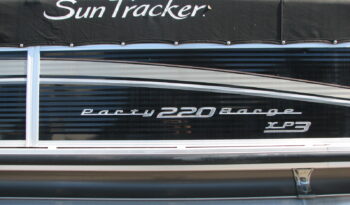 22′ Tracker Party Barge w/150 Mercury 4 Stroke full