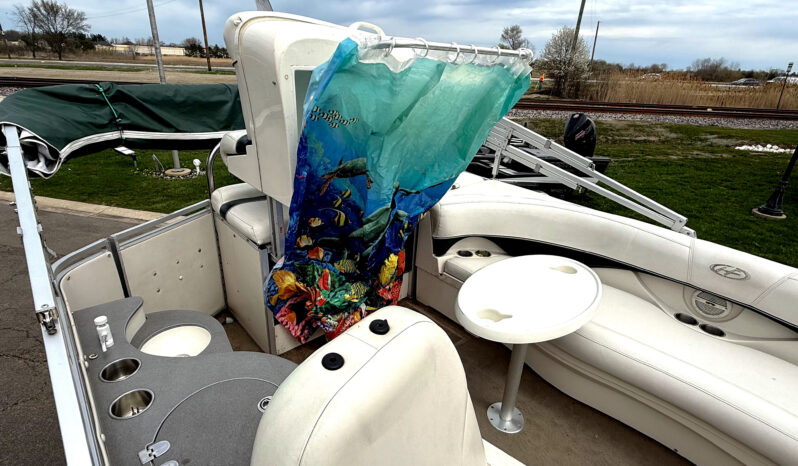 2006 Harris 23′ Royal Heritage full