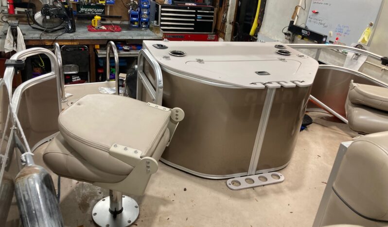 2014 SOUTH BAY W/15HP MERCURY full